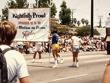 DA) Photo Gay Interest Parade RIghtfully Proud Street View Men Sign RIPPLES 1986 picture