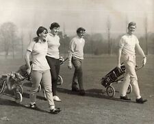 1969 Press Photo Carris Boys v LGU Girls Annual Golf Match Moor Park Golfing kg picture