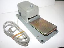 SQUARE D FOOT PEDAL CLASS 9002 TYPE CG-1 SER B FROM HAM RADIO ESTATE picture