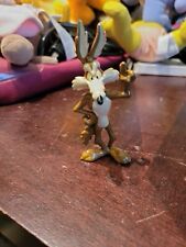 Vintage Looney Tunes Warner Bros. 1994 Wile E. Coyote Pointing Figure Rare picture