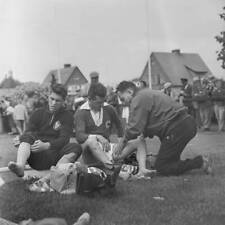 The German honorary leading player Fritz Walter massaged at le- 1958 Old Photo picture