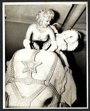 BEAUTY MARILYN MONROE ACTRESS ON AN ELEFANT VINTAGE ORIGINAL PHOTO picture