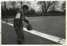 1992 Press Photo Sean Anderson Playing Basketball at Thornden Park Court picture