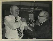 1976 Press Photo Health Commissioner gives flu vaccine to Albany, New York Mayor picture