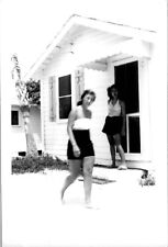 Curvy Sexy Pretty Young Women Tropical Vacation Leggy 1940s Vintage Photograph picture