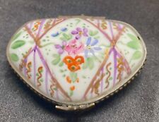 BEAUTY ANTIQUE FRENCH HAND PAINTED PORCELAIN PILL BOX 2.2
