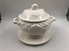 Pre-Owned Ceramic 10in Seashells Soup Tureen with Ladle, Plate & Lid DD01B02013 picture