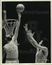 1975 Press Photo Zaid Abdul-Aziz blocks opponent's shot during basketball game picture