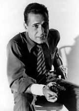 Humphrey Bogart tough guy classic pose pointing gun 5x7 inch photo picture