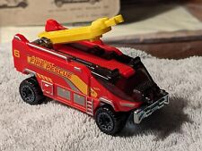 EXTRAORDINARY'RUNWAY RES-Q' AIRPORT FIRE TRUCK  1:64 SCL BY HW MFG 2018 W LADDER picture