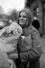 Linda Eastman pictured in London on 8th December 1968 Linda Ea- 1968 Old Photo picture