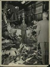 1961 Press Photo Bill Leonard reports on Boston airliner crash on CBS Reports picture