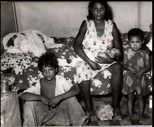 SOCIAL EXCLUSION PEASANT MOTHER & CHILDREN CUBAN BEGGARS CUBA 1950s Photo Y 171 picture
