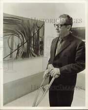 1969 Press Photo Artist Hans Harting, holds pair of crutches - hpb00944 picture