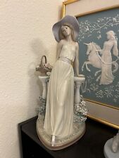 Lladro Porcelain Figurine Time for Reflection #5378 Elegant Ladies Collection picture