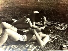 1970s Two Affectionate Shirtless Men Trunks Bulge Lying Gay int Vintage Photo picture