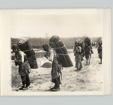 UNUSUAL Shot of Porters, PERSIA 1930s VTG Vernacular Press Photo picture