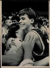1987 Press Photo Jose Ramos of Miami senior receives hug from mother Elsa Ramos picture