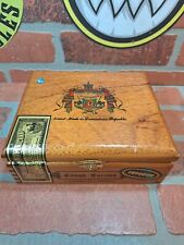 A Fuentes Cuban-Style Corona Wood Cigar Box 7