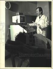 1987 Press Photo Paul Katayama Prepares for Procedure to Help Fertility Issues picture