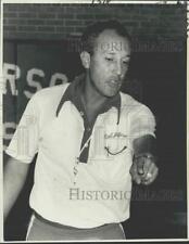 1980 Press Photo East Jefferson Warriors coach Nick Revon points. - noc20490 picture