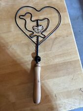 Vintage Rug Beater Duck Chicken Heart Twisted Black Wire Wood Handle 14