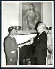 SYMPHONY ORCHESTRA CONDUCTOR LEOPOLD STOKOWSKI RECEIVES PRIZE 1950s Photo Y 196 picture