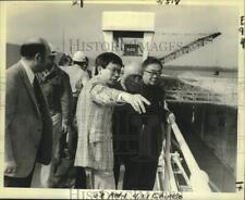 1982 Press Photo Chinese delegation studying American water technology. picture