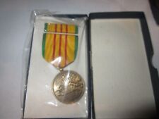 NEW ORIGINAL VIETNAM SERVICE MEDAL SET IN MILITARY GI ISSUE BOX Dated 1969 picture