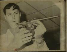 1968 Press Photo A drug dart is propelled by carbon dioxide in this gun. picture