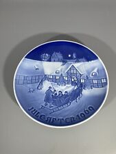 Bing & Grondahl B&G Copenhagen Jule After 1969 Plate Arrival of Christmas Guests picture