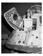 1971 Miss NASA And The Apollo 8 Space Capsule 8x10 Photo On 8.5