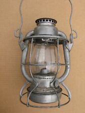 Reading Dietz Vesta railroad lantern with embossed R Co globe picture