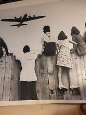 Vintage 1948 Press Photo Berlin Germany Children Peched On The Fence Watching... picture