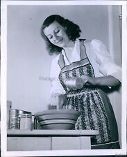 1942 Broadcasting Chef Marjorie Allen Prepares Favorite Brownies Radio 7X9 Photo picture