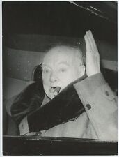 11 April 1963 press photo of Sir Winston Churchill waving while smoking a cigar picture