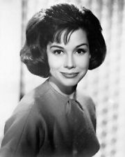 Mary Tyler Moore smiling as Laura Petrie Dick Van Dyke Show 8x10 inch photo picture