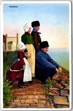 VINTAGE POSTCARD DUTCH FAMILY IN TRADITIONAL VOLENDAM COSTUME c. 1915-1925 picture