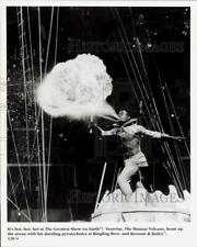 2000 Press Photo Circus performer Vesuvius, The Human Volcano - afx16686 picture