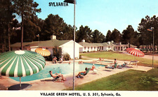1960s SYLVANIA GEORGIA VILLAGE GREEN MOTEL U.S. 301 SWIMMING POOL POSTCARD P1117 picture