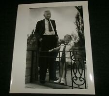 Original 1930's Press Photo - Chris Ewald, Ewald Dairy Founder  & Granddaughter picture