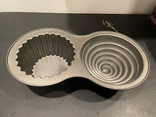 WILTON GIANT CUPCAKE PAN 2 SIDED  picture