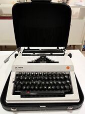OLYMPIA REGINA DE LUXE TYPEWRITER. MADE IN GDR 1982. SPANISH LAYOUT ELITE FONT picture