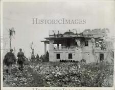 1944 Press Photo American troops move into blasted mansion in Guam - nei04085 picture
