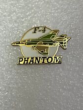 USAF F-4 PHANTOM CAMO AIRCRAFT HAT/LAPEL PIN MEASURES 1 AND 3/8  (EE ) picture
