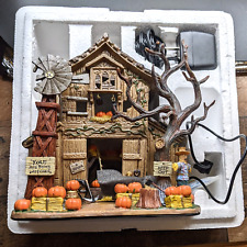 Lemax Spooky Town 2005 #55222 Halloween CREEPY BARN Lighted House w/ Adapter picture