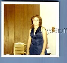 FOUND COLOR PHOTO X_8401 PRETTY WOMAN IN DRESS POSED picture