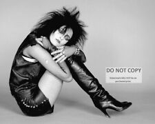 SIOUXSIE SIOUX ENGLISH SINGER - 8X10 PUBLICITY PHOTO (BB-223) picture