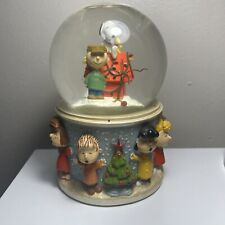 2005 Hallmark A Charlie Brown Christmas PEANUTS GANG Snow Globe Taking Offers picture