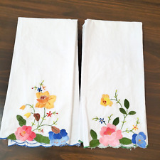 Vintage Guest Towels lot 2 Applique Flowers 100% Cotton Scallop Edge 21.5x14